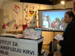 Posetioci Sajma zdravlja na standu Instituta